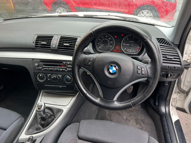 BMW 1 SERIES