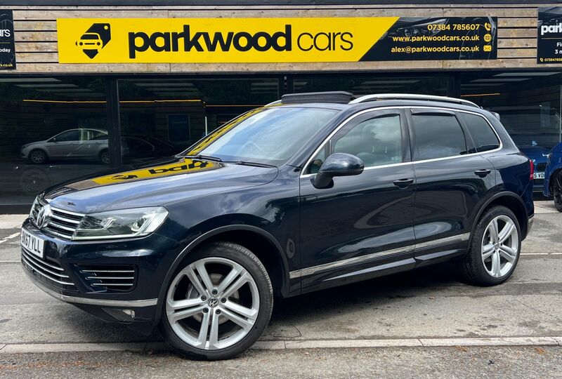 View VOLKSWAGEN TOUAREG 3.0 TDI V6 R-Line Plus Tiptronic 4WD Euro 6 (s/s) 5dr