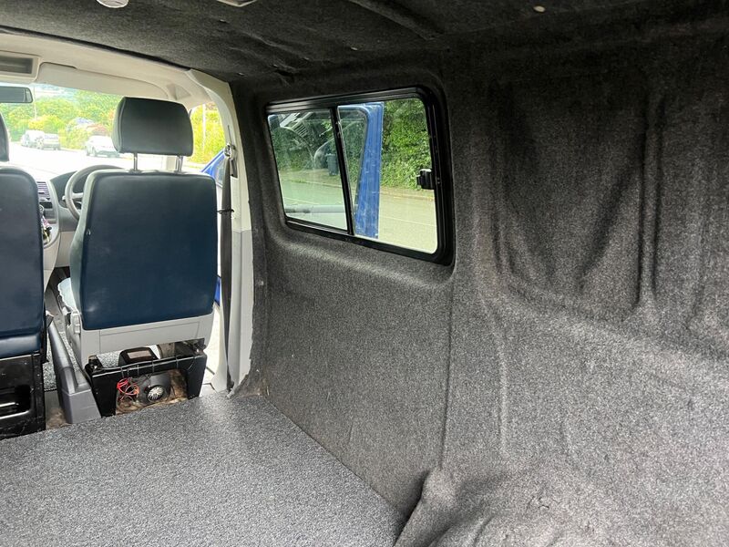 VOLKSWAGEN TRANSPORTER