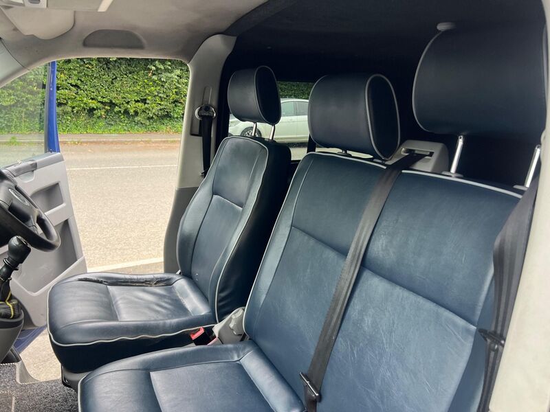 VOLKSWAGEN TRANSPORTER