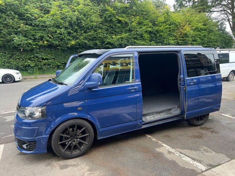 VOLKSWAGEN TRANSPORTER