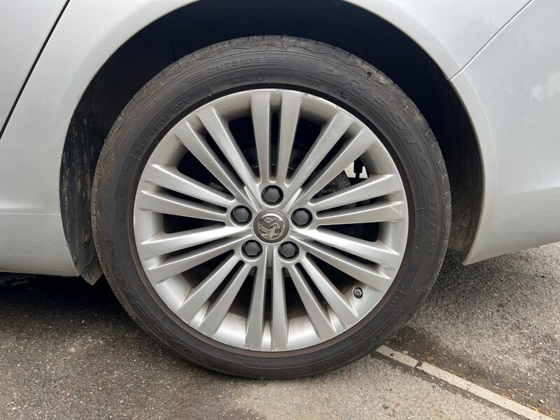 VAUXHALL INSIGNIA