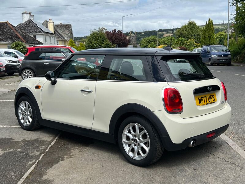 MINI HATCH