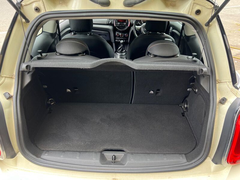 MINI HATCH