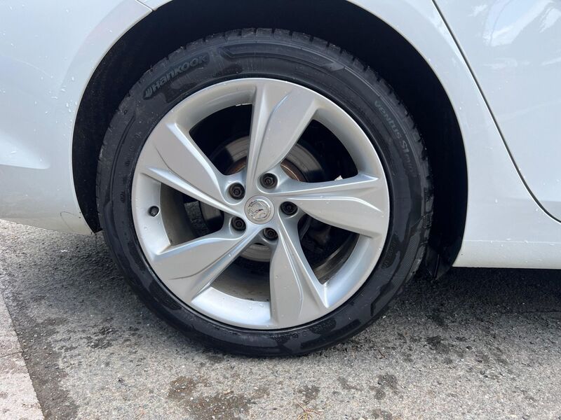 VAUXHALL INSIGNIA