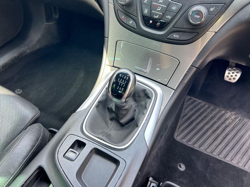 VAUXHALL INSIGNIA