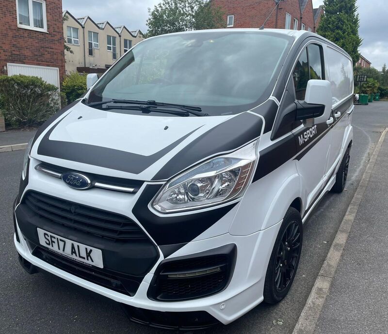 View FORD TRANSIT CUSTOM 290 Limited E-Tech MRST M SPORT