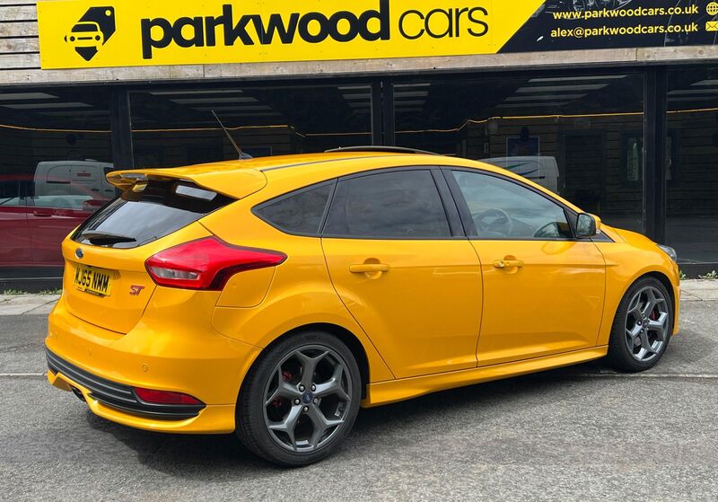 View FORD FOCUS 2.0T EcoBoost ST-3 Euro 6 (s/s) 5dr