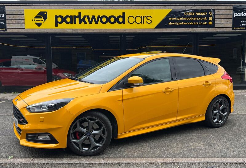 View FORD FOCUS 2.0T EcoBoost ST-3 Euro 6 (s/s) 5dr