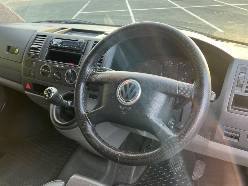 VOLKSWAGEN TRANSPORTER