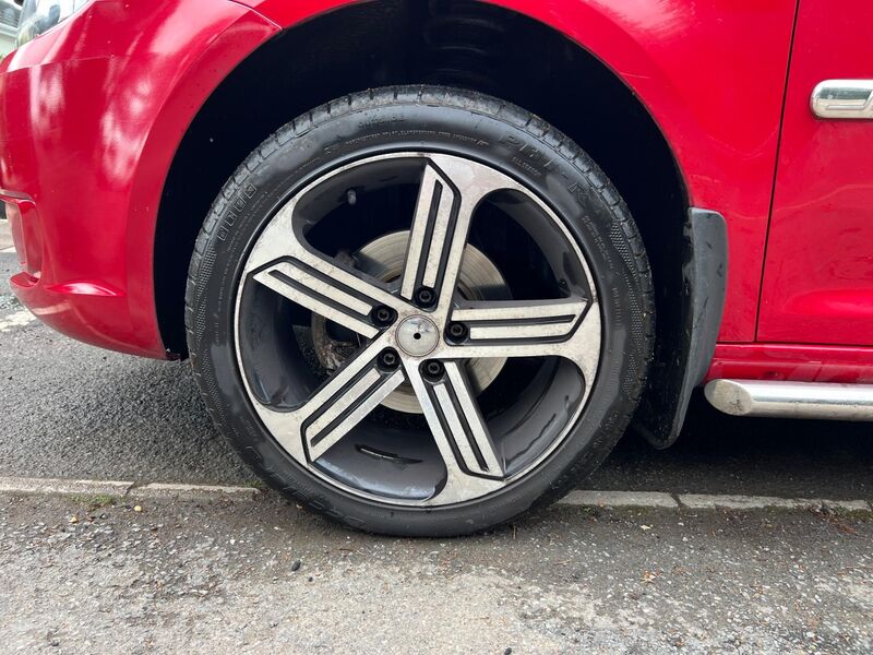 VOLKSWAGEN CADDY