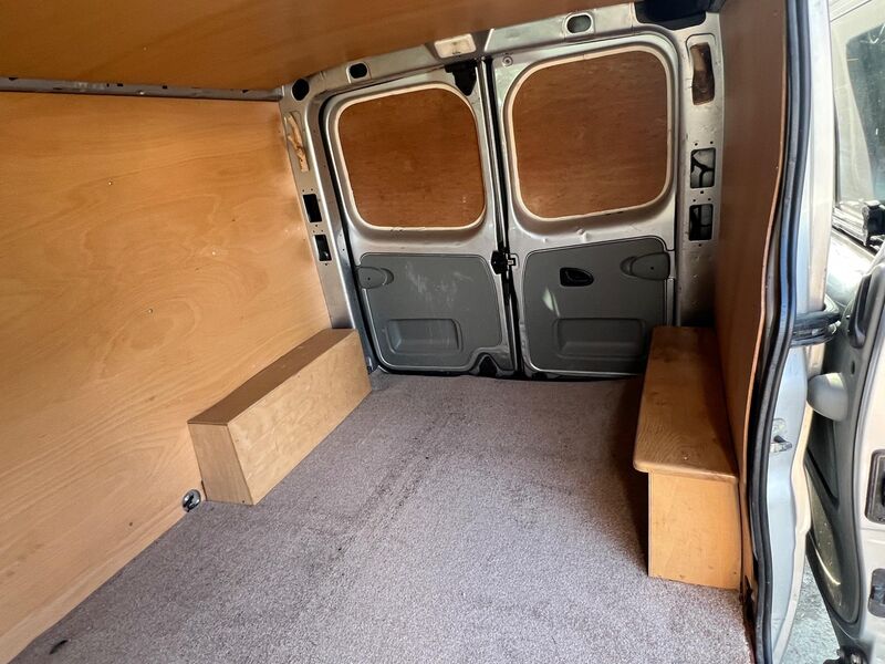 VAUXHALL VIVARO