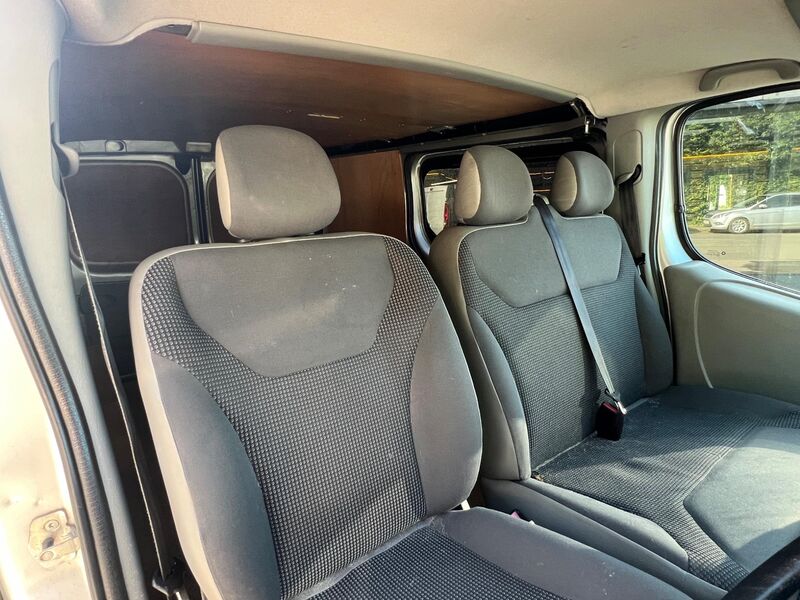 VAUXHALL VIVARO