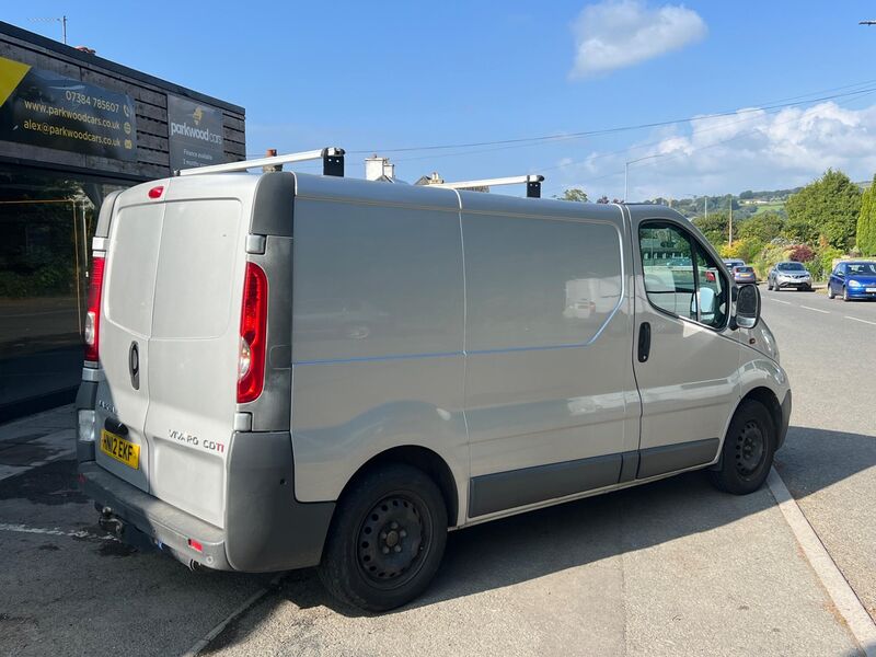 VAUXHALL VIVARO