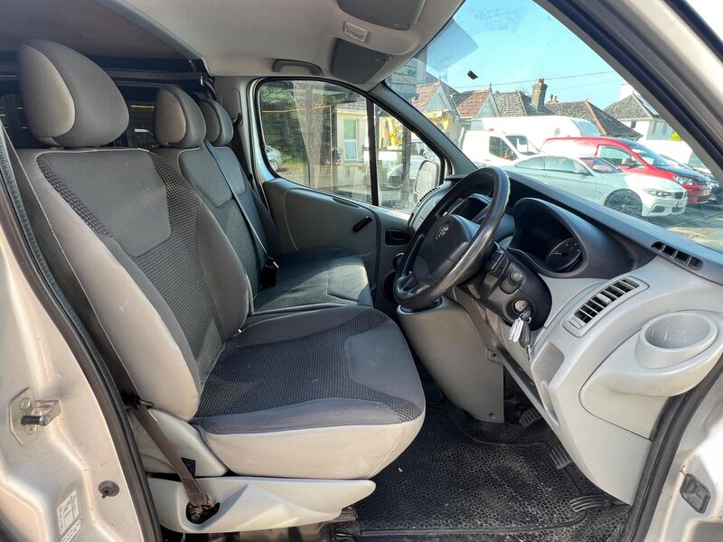 VAUXHALL VIVARO