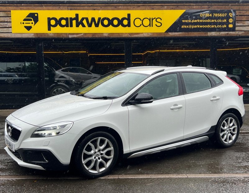 View VOLVO V40 CROSS COUNTRY 2.0 D3 Pro Auto Euro 6 (s/s) 5dr