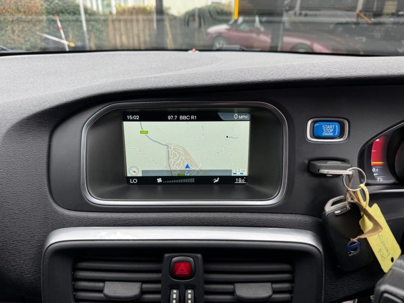 VOLVO V40