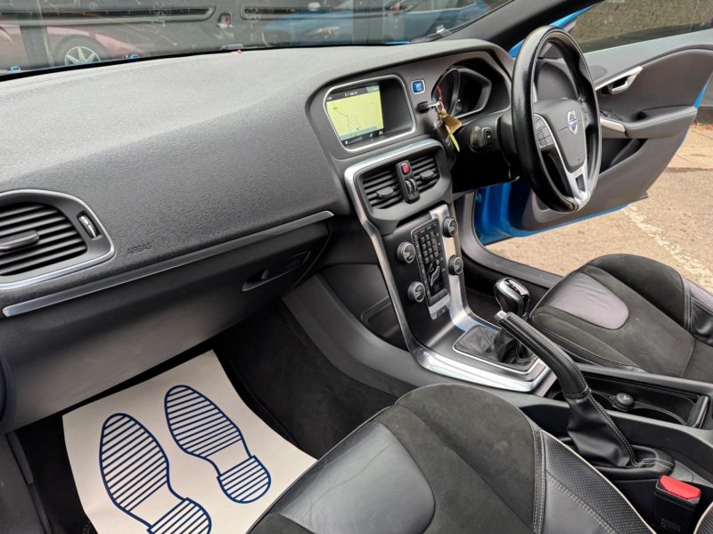 VOLVO V40