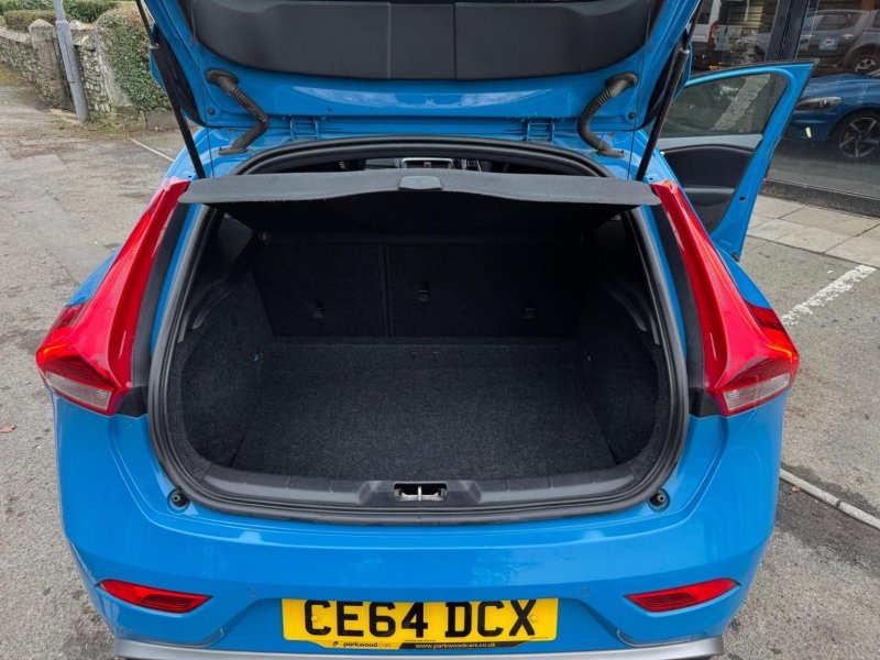 VOLVO V40