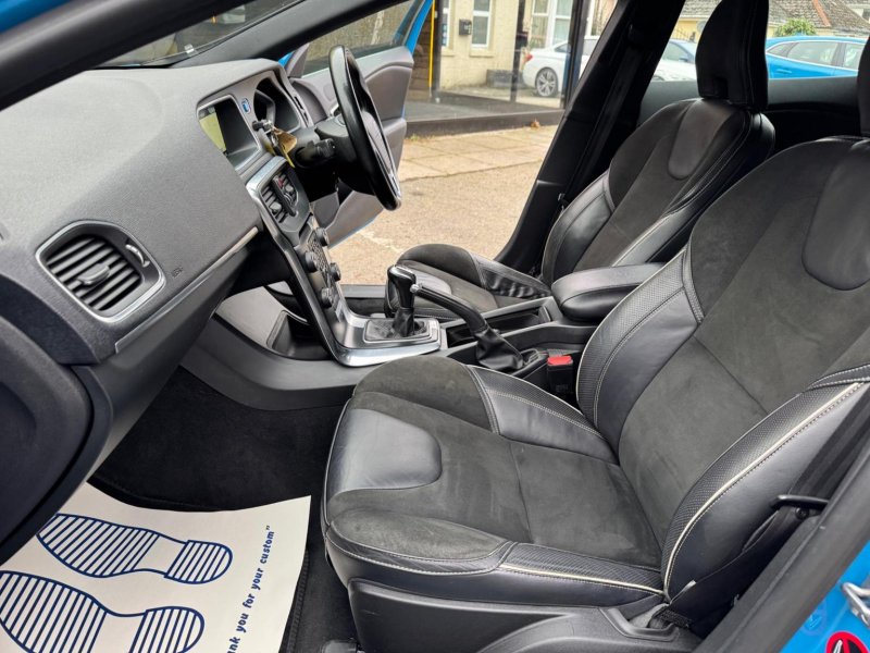 VOLVO V40