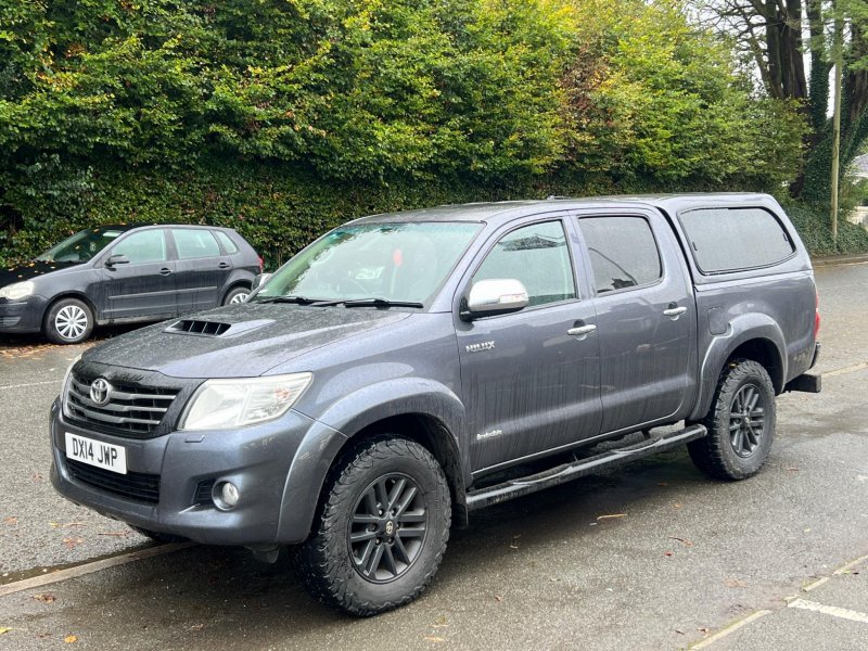 View TOYOTA HILUX 3.0 D-4D Invincible 4WD Euro 5 4dr
