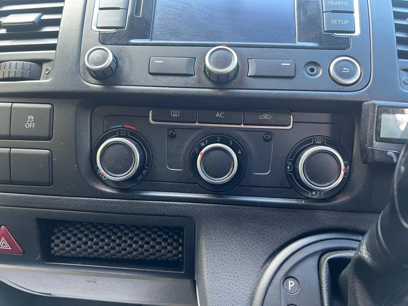 VOLKSWAGEN TRANSPORTER