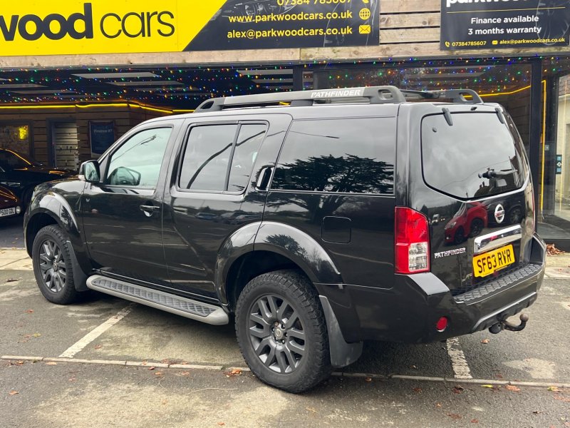 View NISSAN PATHFINDER 2.5 dCi Tekna 4WD Euro 5 5dr