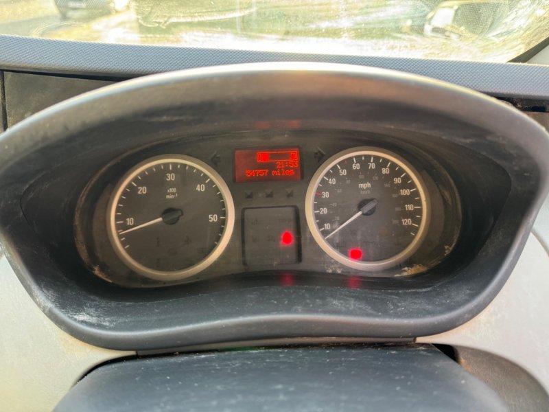 VAUXHALL VIVARO