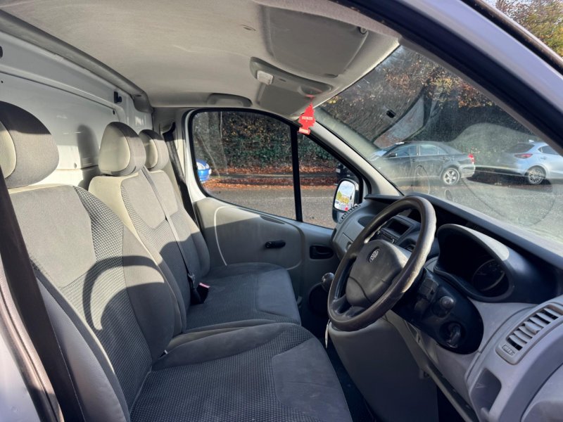 VAUXHALL VIVARO