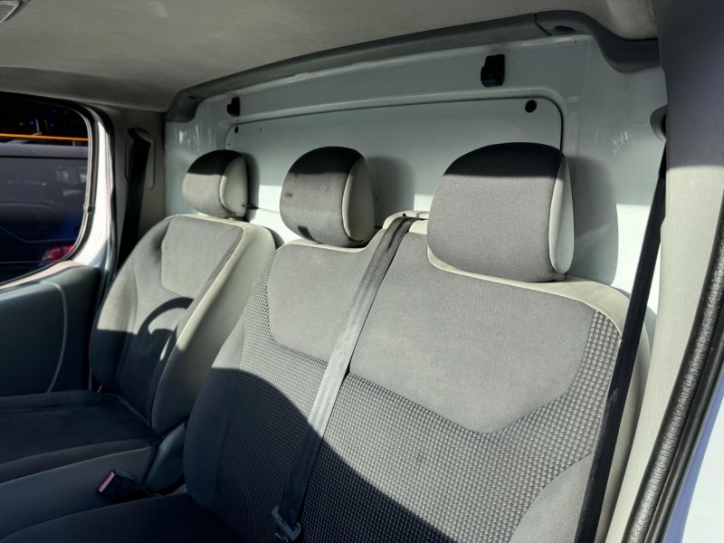 VAUXHALL VIVARO