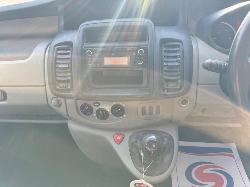 VAUXHALL VIVARO