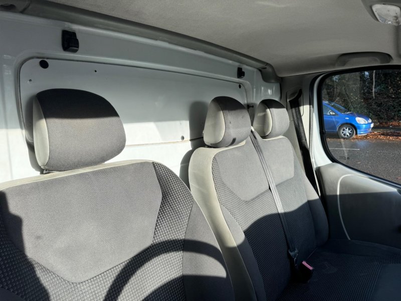 VAUXHALL VIVARO