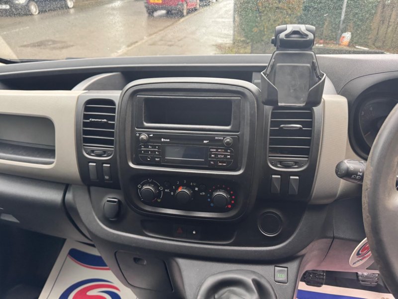 NISSAN NV300