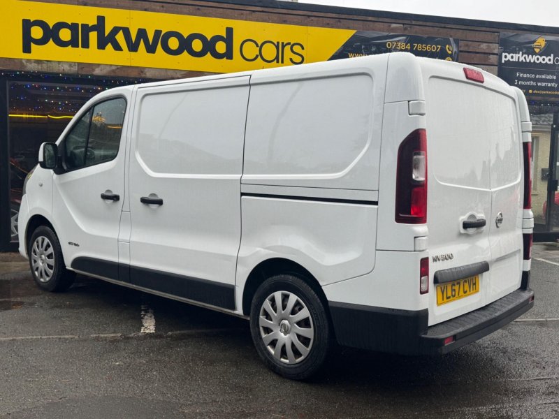 NISSAN NV300