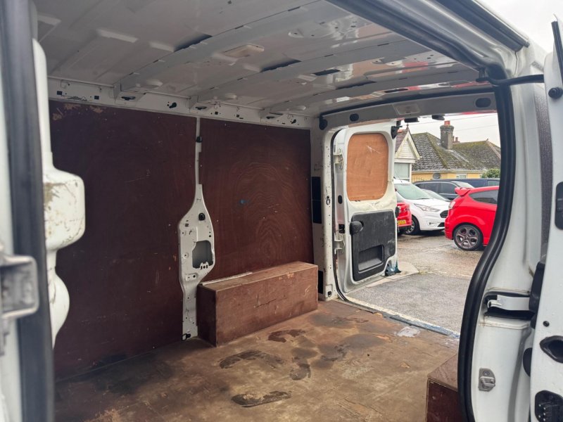 NISSAN NV300