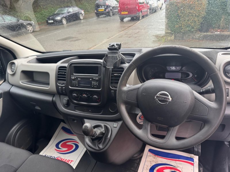 NISSAN NV300