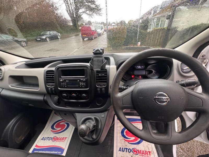 NISSAN NV300