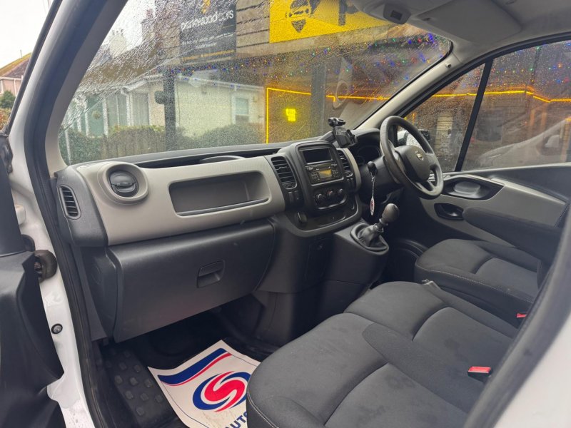 NISSAN NV300