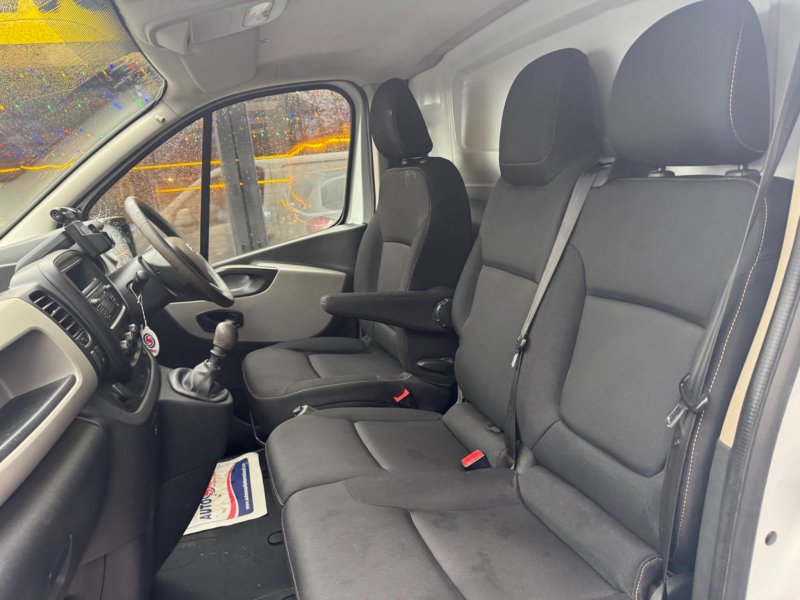 NISSAN NV300