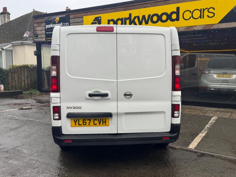 NISSAN NV300