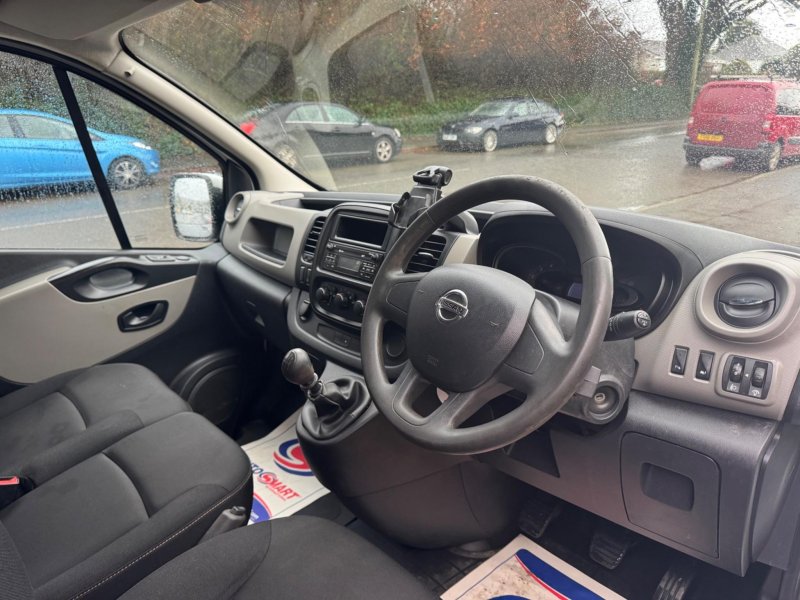 NISSAN NV300