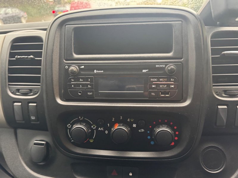 NISSAN NV300