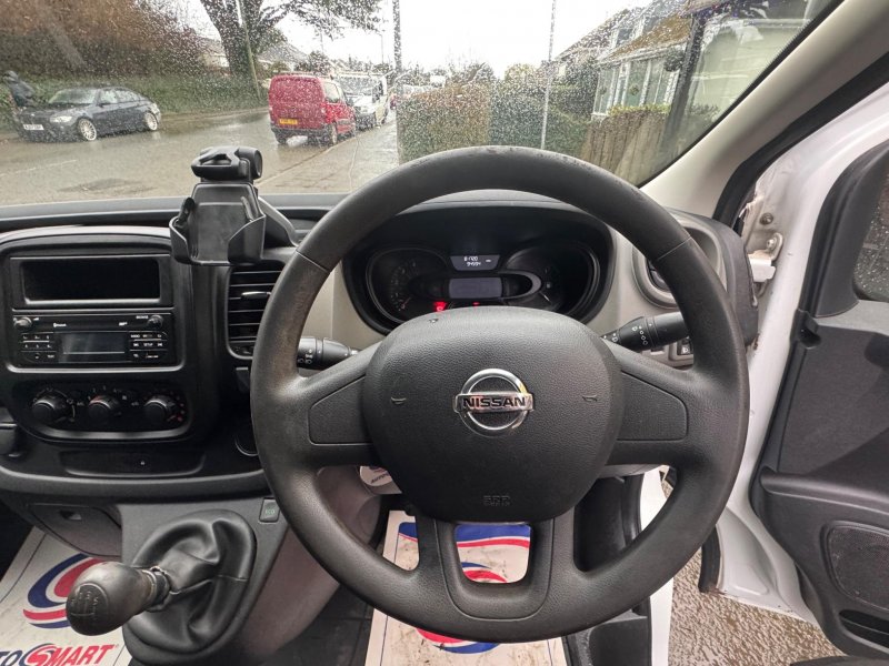 NISSAN NV300