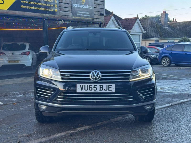 View VOLKSWAGEN TOUAREG 3.0 TDI V6 BlueMotion Tech R-Line Tiptronic 4WD Euro 6 (s/s) 5dr