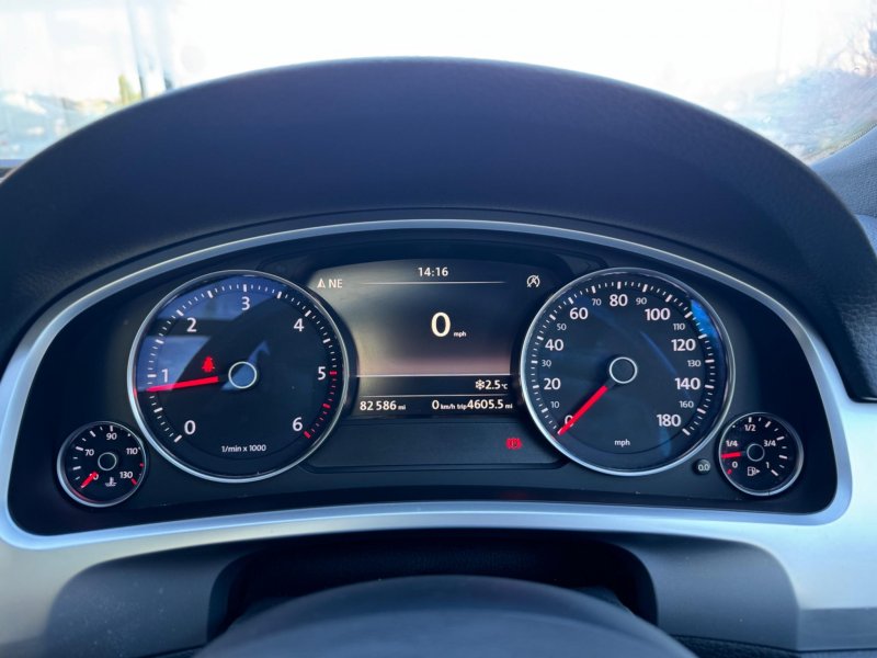 VOLKSWAGEN TOUAREG