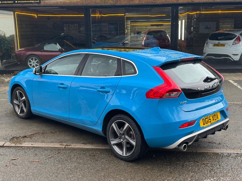 View VOLVO V40 2.0 D4 R-Design Lux Nav Euro 6 (s/s) 5dr