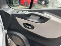 NISSAN NV300
