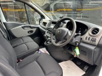 NISSAN NV300