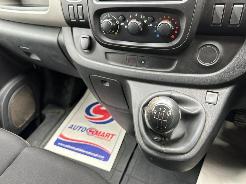 NISSAN NV300