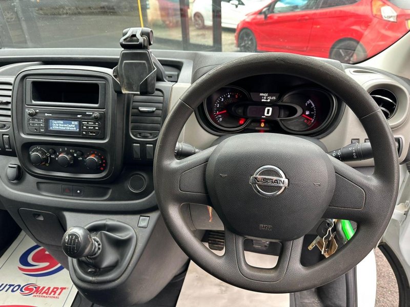 NISSAN NV300